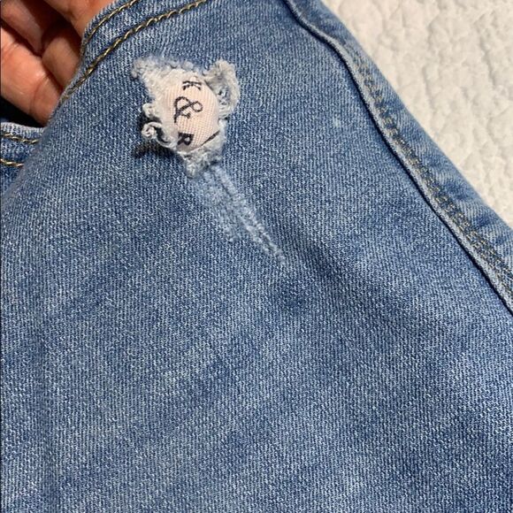 Rock & Republic Berlin cuffed skinny jeans. 2 - Picture 5 of 8